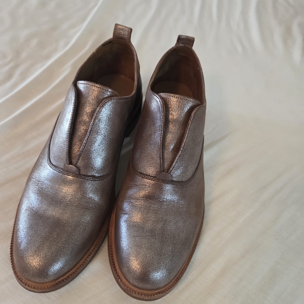 FRYE AND CO. Metallic Brown Loafers